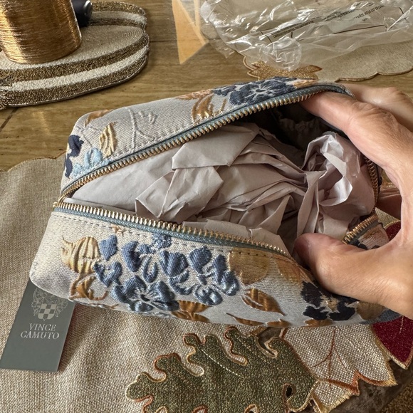 Vince Camuto Makeup Bag NWT - Picture 7 of 12